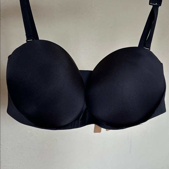 SKIMS ULTIMATE COLLECTION
PUSH UP STRAPLESS BRA. Color ONYX Size 34DD NWT - Picture 5 of 7